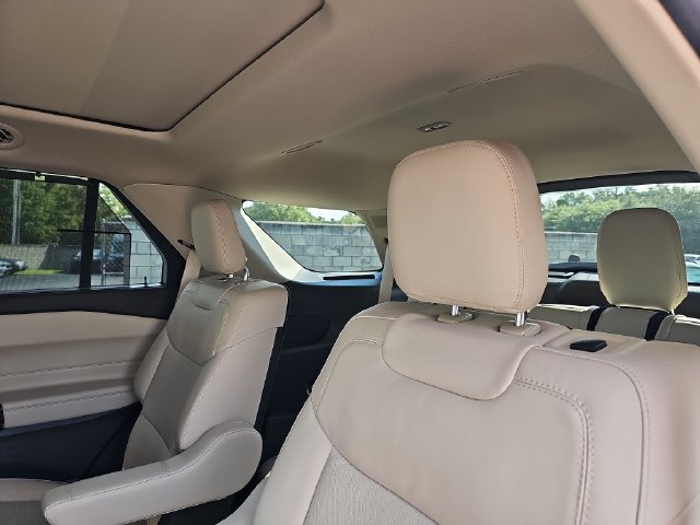 Certified 2024 Ford Explorer Platinum w/ Technology Package AWD/4WD image 15