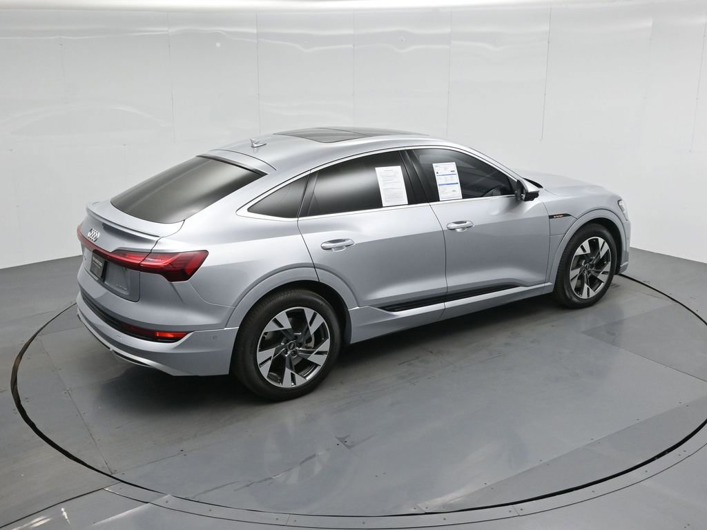 Used 2022 Audi e-tron Premium Plus image 43