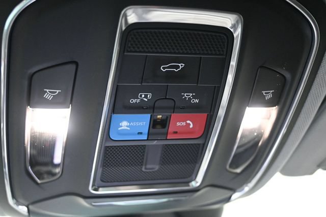 Used 2023 Jeep Grand Cherokee Limited w/ Black Appearance Package AWD/4WD image 16