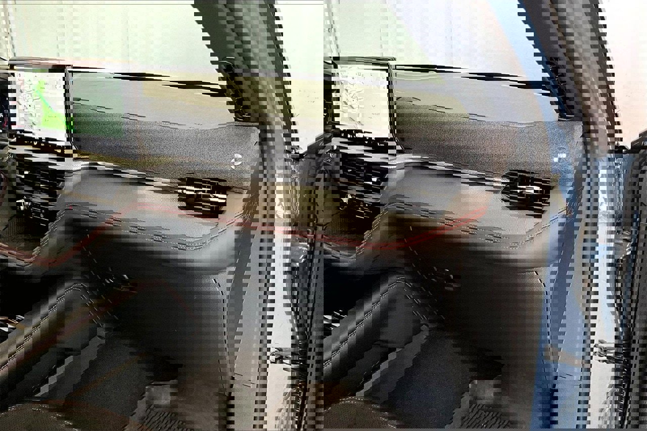 Certified 2025 Ford Explorer ST image 17