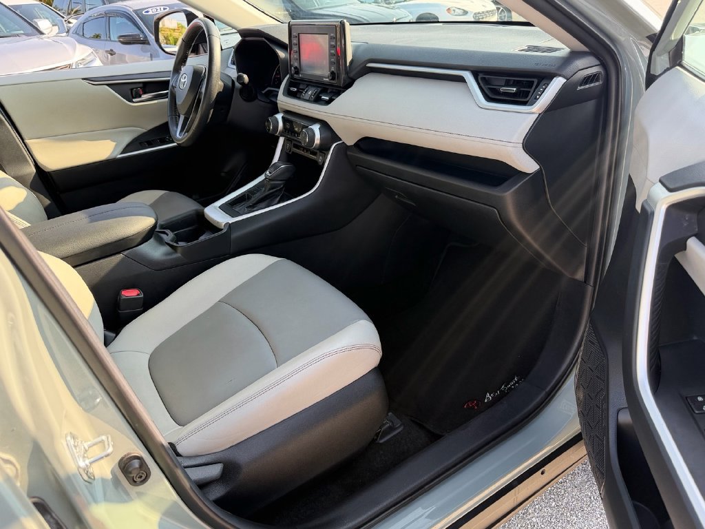 Used 2021 Toyota RAV4 XLE Premium FWD image 18