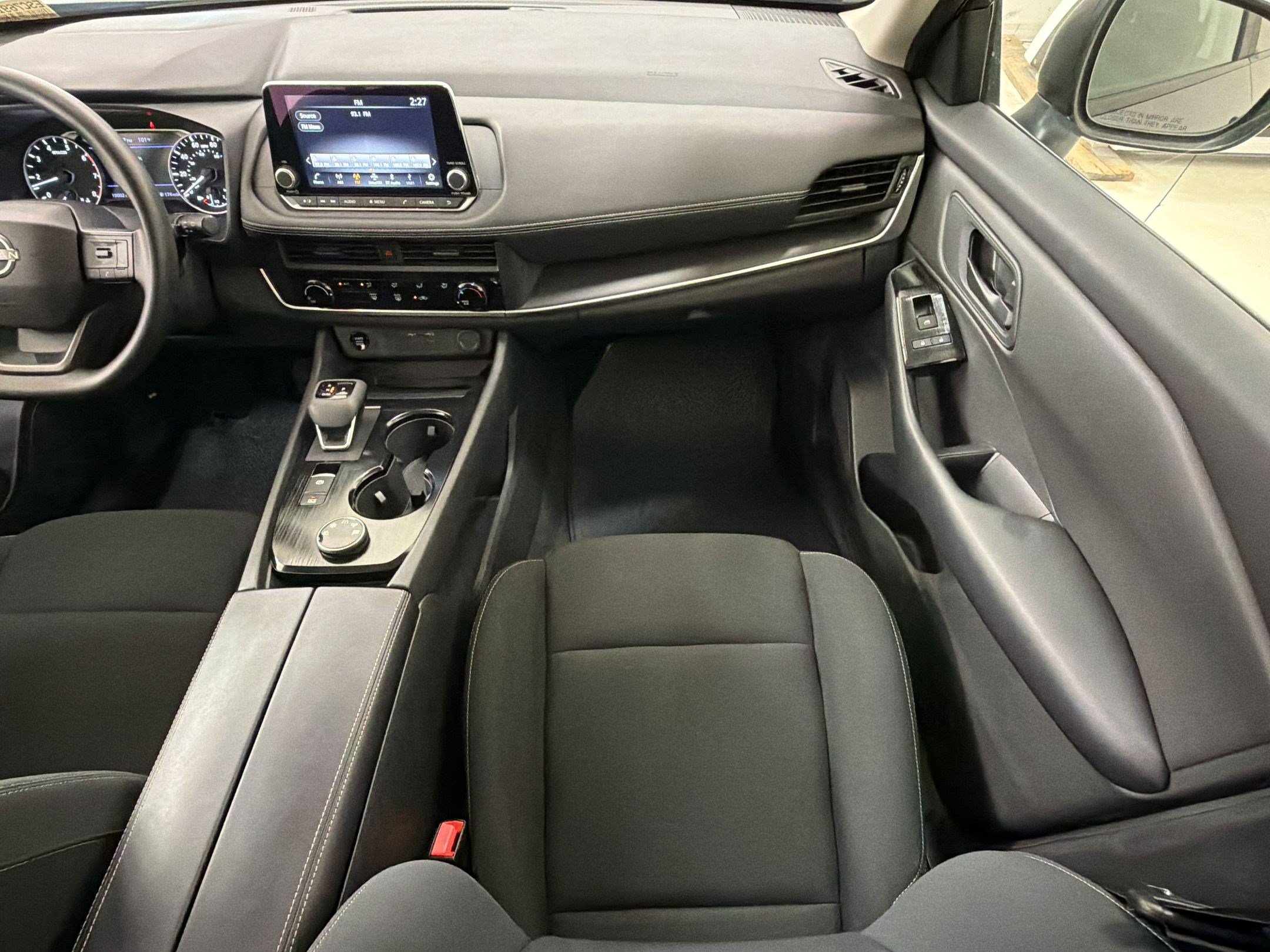Used 2025 Nissan Rogue S AWD/4WD image 29