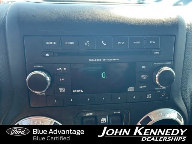 Used 2018 Jeep Wrangler Unlimited Rubicon w/ Connectivity Group AWD/4WD image 26