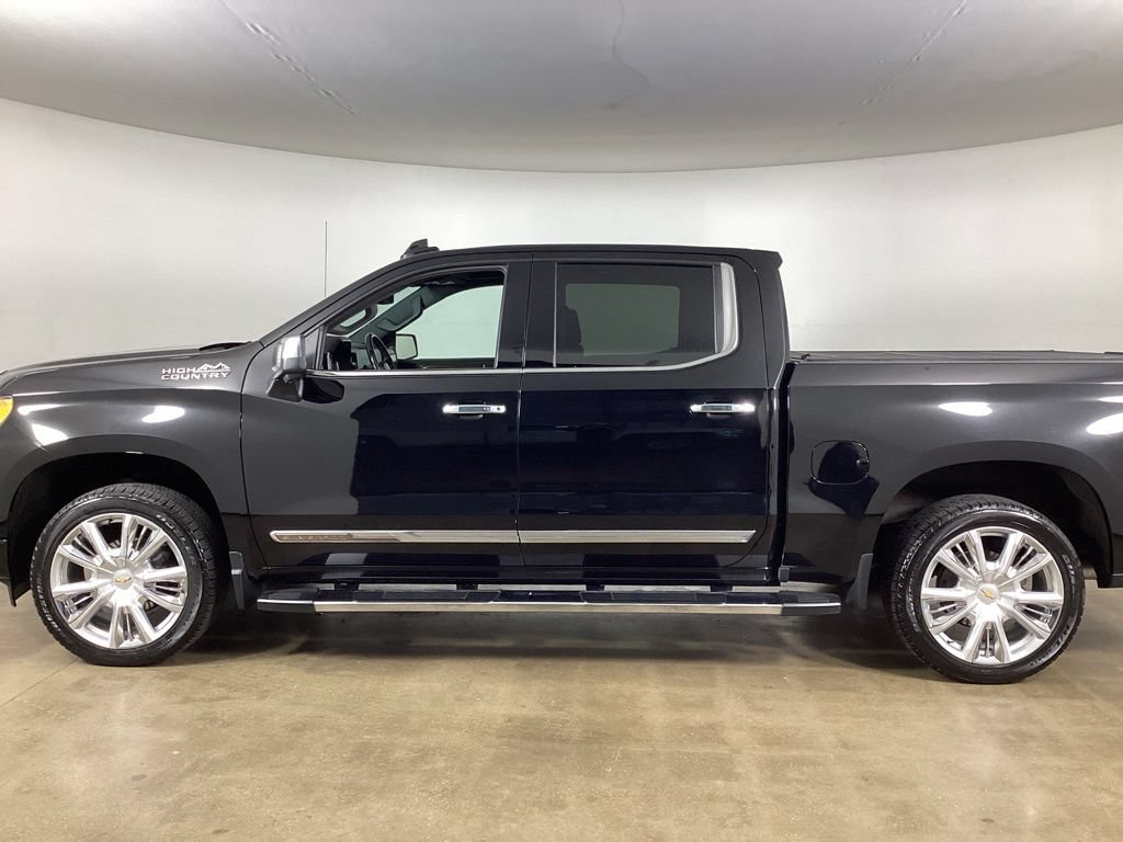 Used 2022 Chevrolet Silverado 1500 High Country w/ High Country Premium Package AWD/4WD image 9