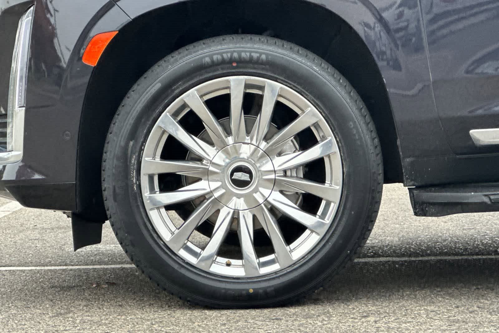 Used 2022 Cadillac Escalade Premium Luxury image 29