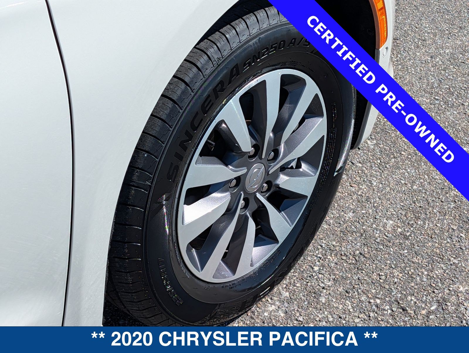 Used 2020 Chrysler Pacifica Touring-L Plus FWD image 13