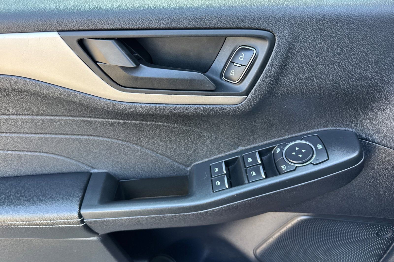Certified 2022 Ford Escape SE w/ SE Sport Appearance Package AWD/4WD image 11