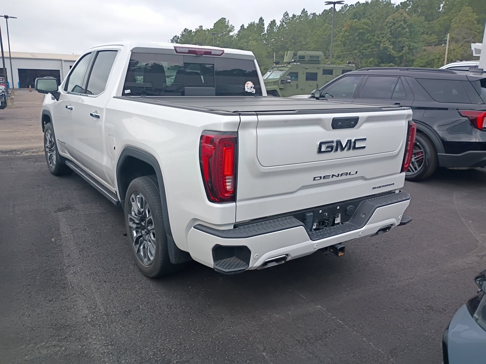 Used 2024 GMC Sierra 1500 Denali Ultimate AWD/4WD image 12