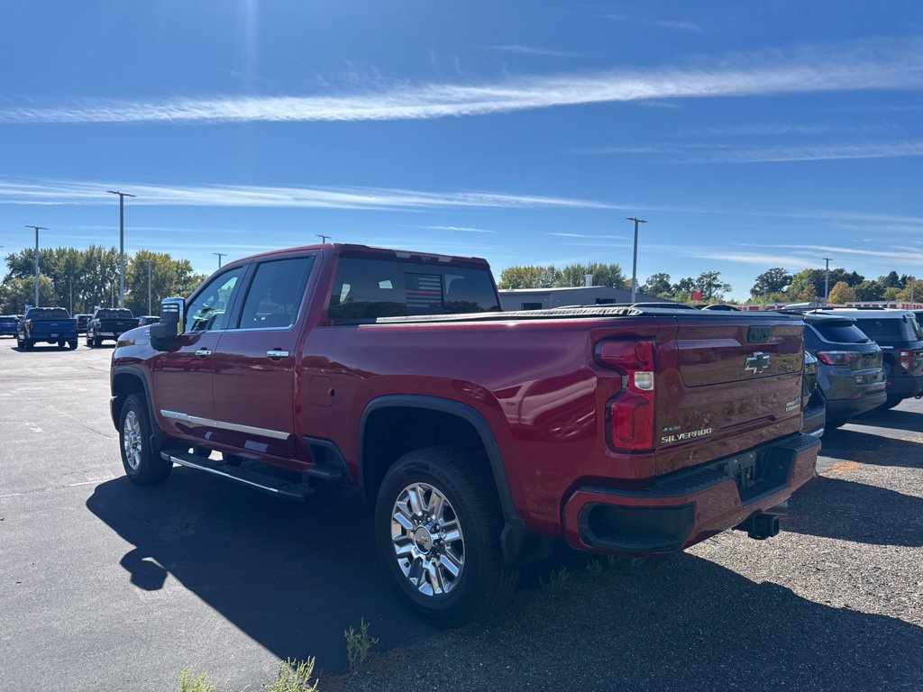 Used 2024 Chevrolet Silverado 3500 High Country w/ High Country Premium Package AWD/4WD image 4