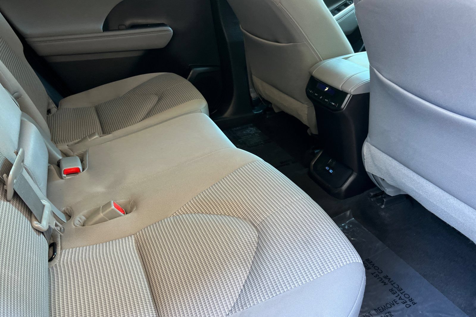 Used 2022 Toyota Highlander LE FWD image 19