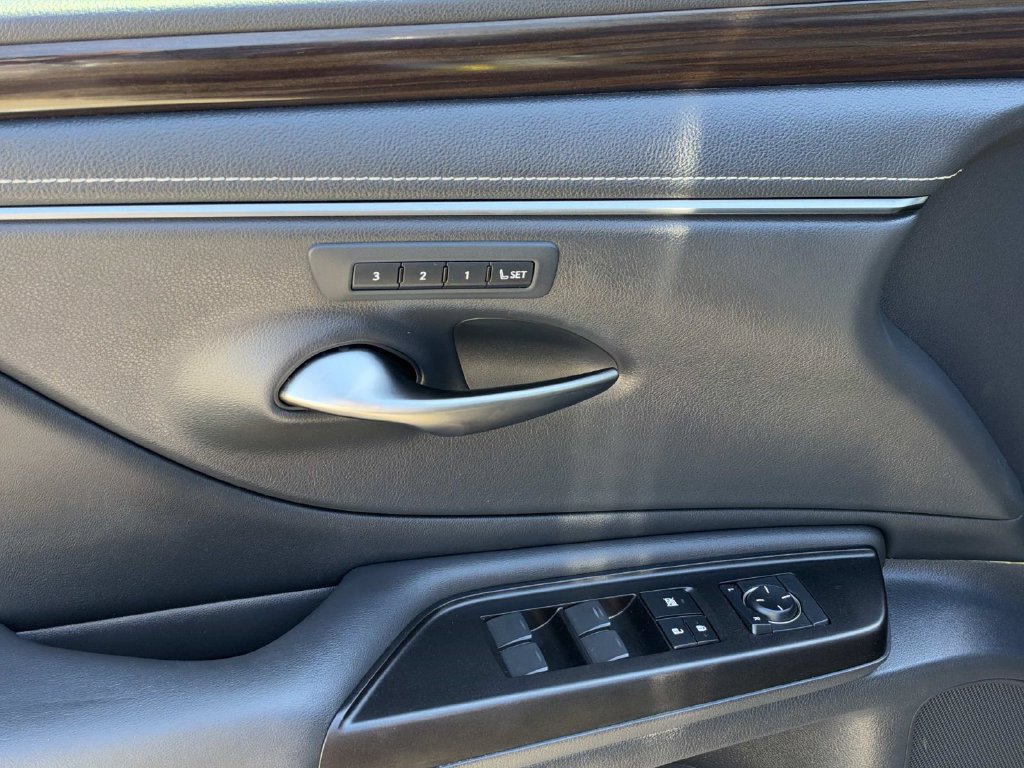 Used 2019 Lexus ES 300h w/ Premium Package FWD image 23