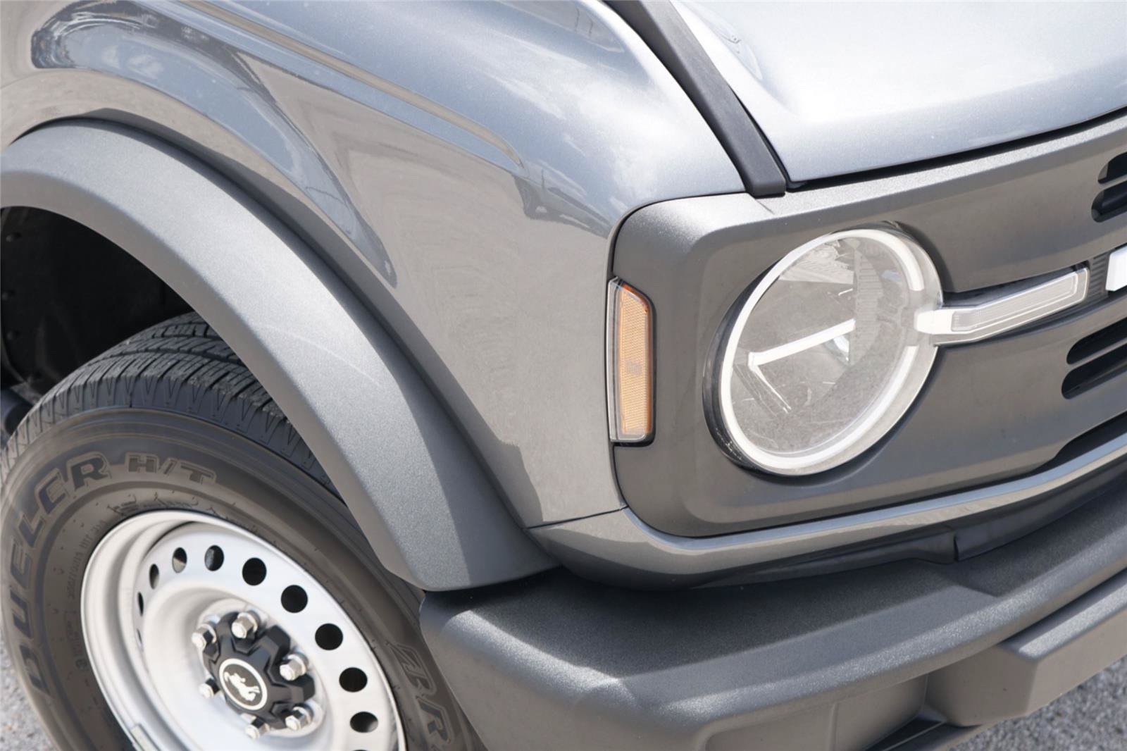 Certified 2025 Ford Bronco 4-Door AWD/4WD image 3