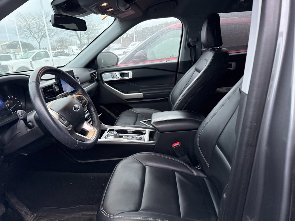 Certified 2023 Ford Explorer XLT w/ Equipment Group 202A image 7