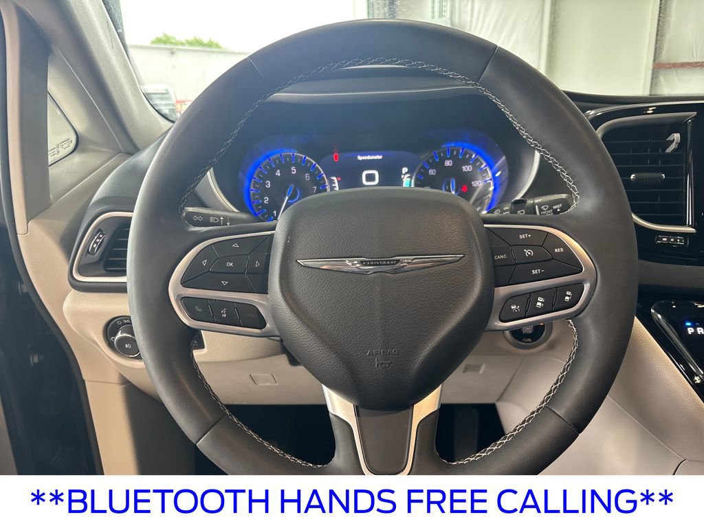 Used 2024 Chrysler Pacifica Touring-L image 13