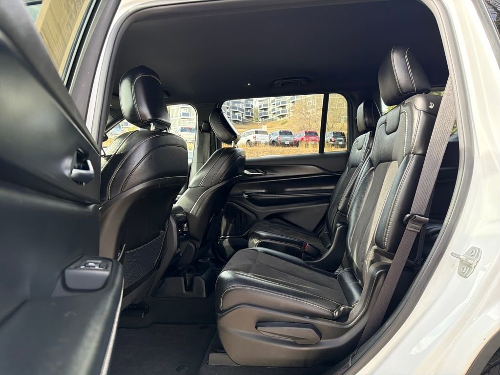 Used 2023 Jeep Grand Cherokee L Laredo image 21