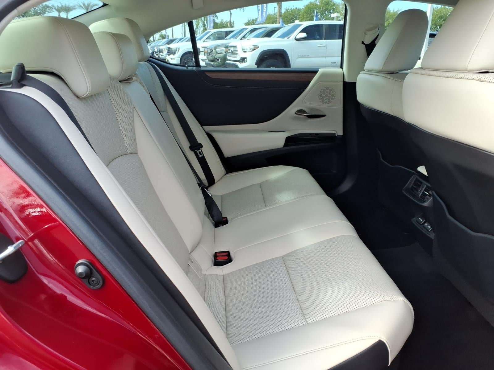 Used 2025 Lexus ES 300h w/ Premium Package FWD image 14