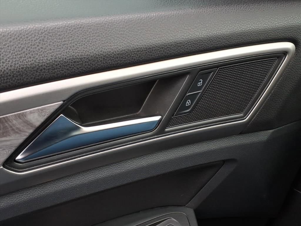 Used 2020 Volkswagen Atlas Cross Sport SE w/ Towing Package image 15