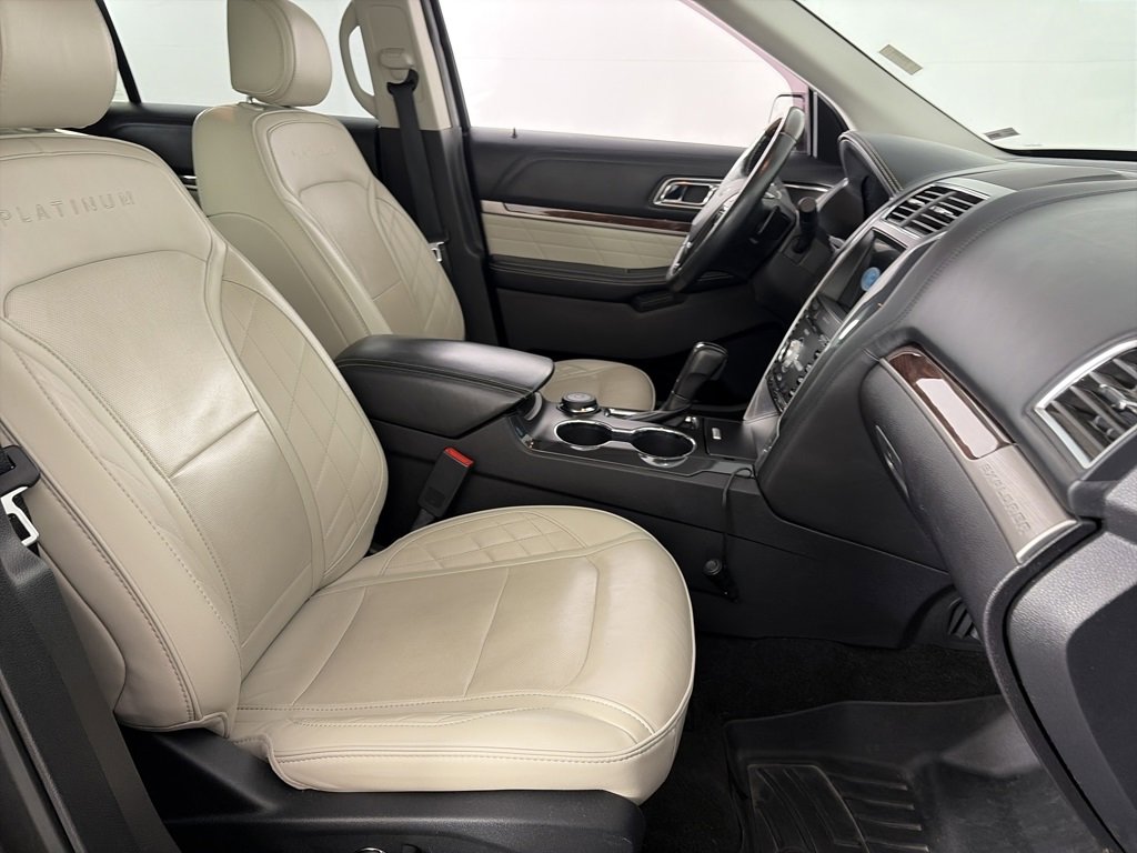 Certified 2017 Ford Explorer Platinum image 32
