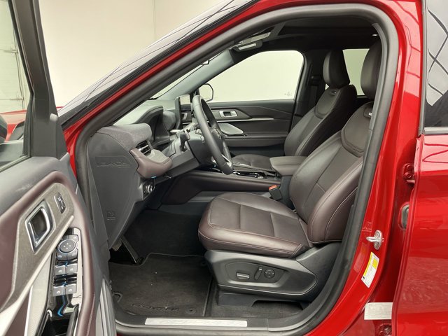 Certified 2025 Ford Explorer Platinum AWD/4WD image 3