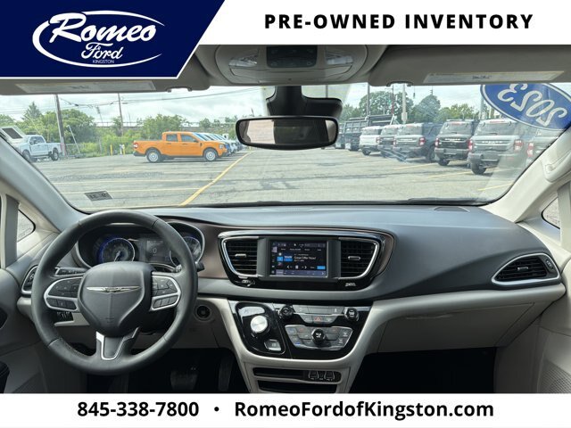 Used 2023 Chrysler Voyager LX FWD image 12