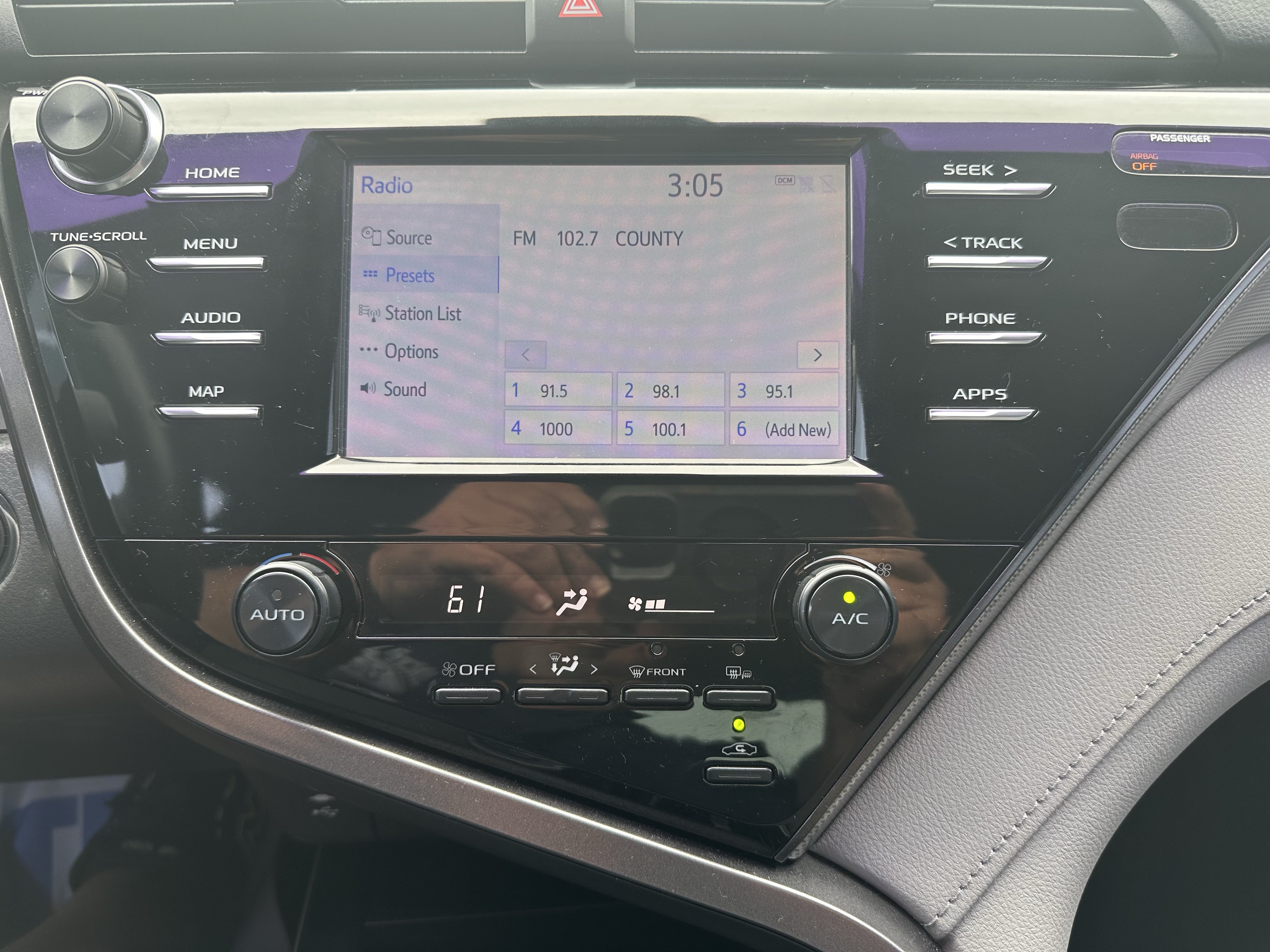 Used 2019 Toyota Camry SE w/ Convenience Package FWD image 24