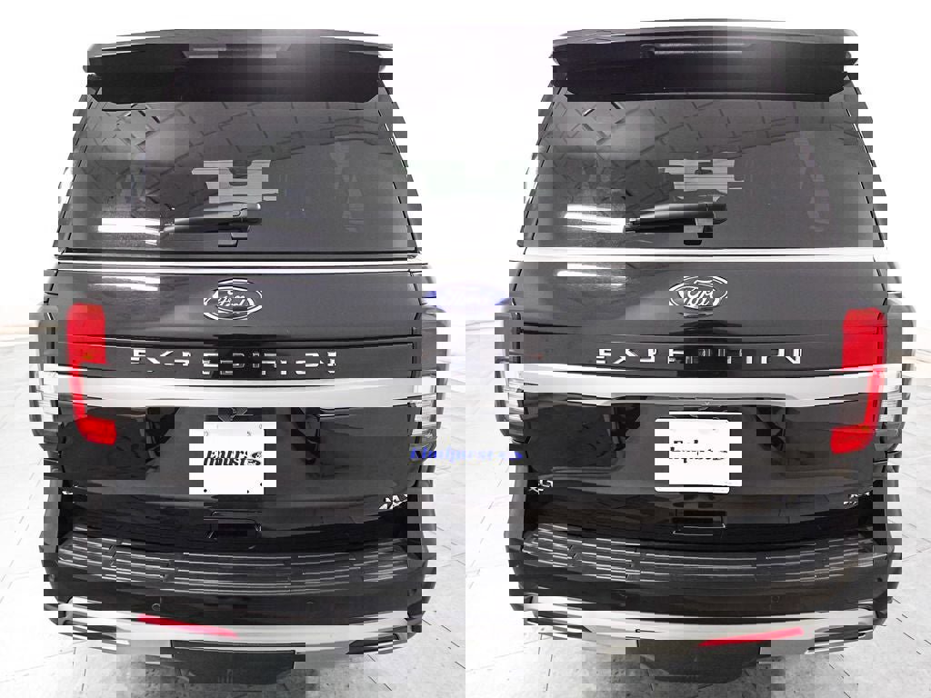 Certified 2023 Ford Expedition Max XLT image 3