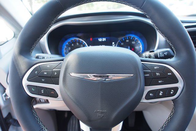 Used 2022 Chrysler Pacifica Touring-L FWD image 23
