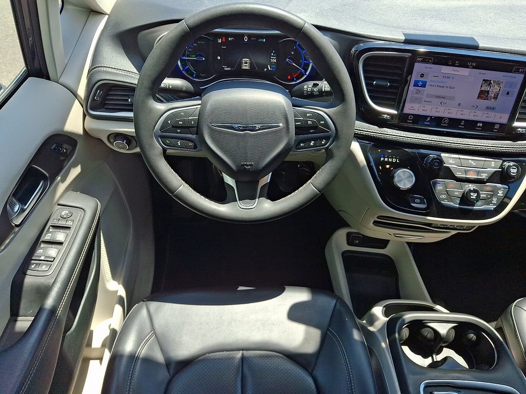 Used 2023 Chrysler Pacifica Touring-L FWD image 12