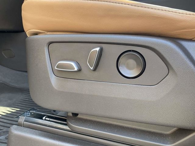 Used 2022 Cadillac Escalade ESV Premium Luxury w/ Performance Package image 18