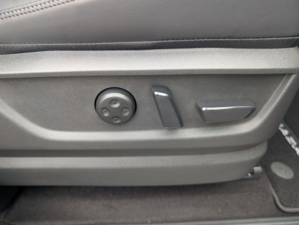 Used 2025 Nissan Armada Platinum image 52