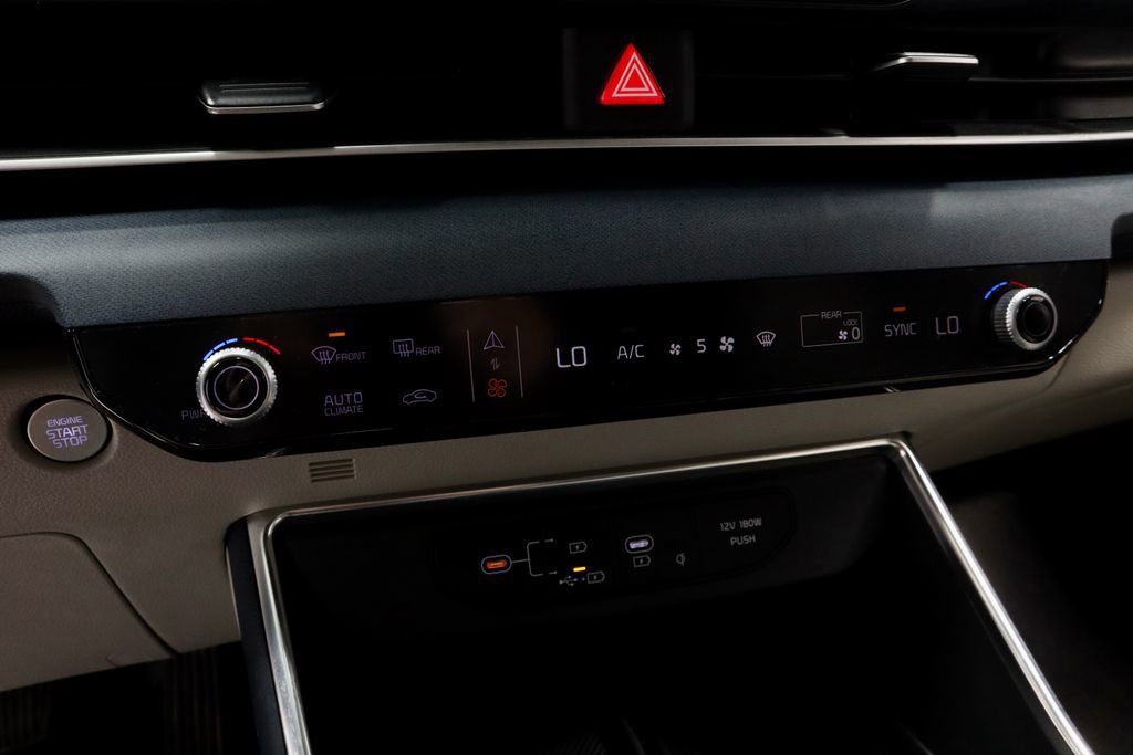 Used 2025 Kia Carnival EX image 35