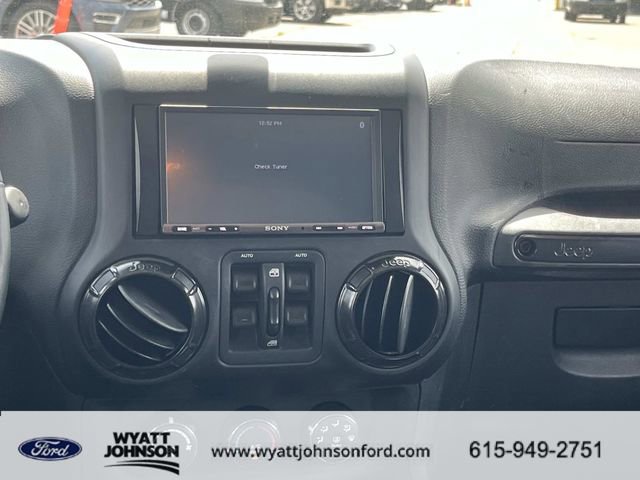 Used 2017 Jeep Wrangler Unlimited Sahara AWD/4WD image 14