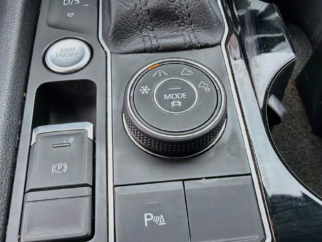 Used 2018 Volkswagen Atlas SEL AWD/4WD image 31