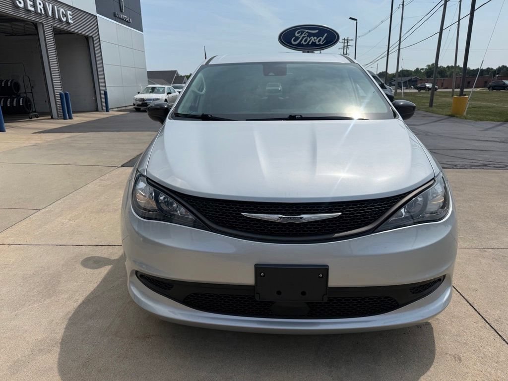 Used 2024 Chrysler Voyager LX FWD image 5