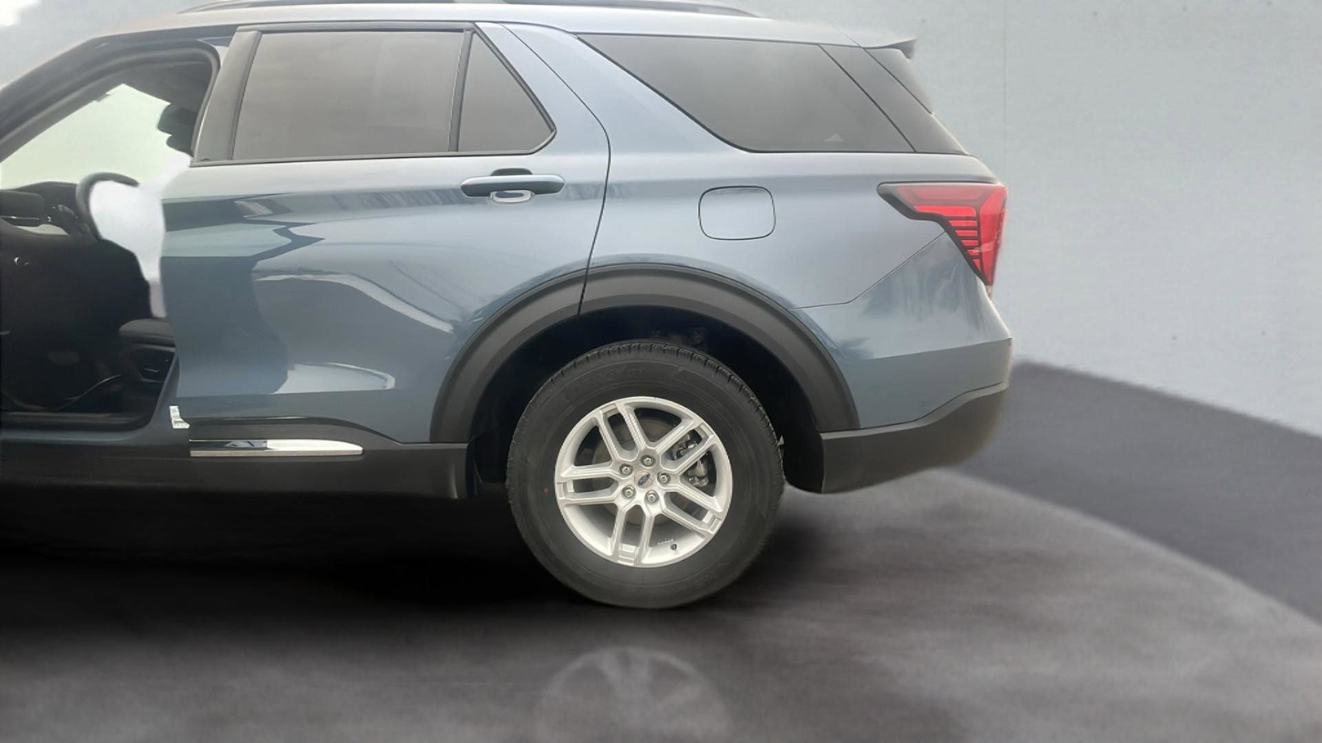 Certified 2025 Ford Explorer Active AWD/4WD image 24