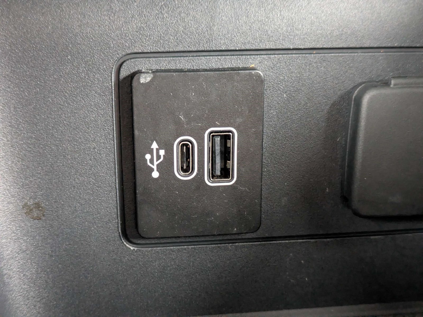 Certified 2026 Ford Explorer Active RWD image 24