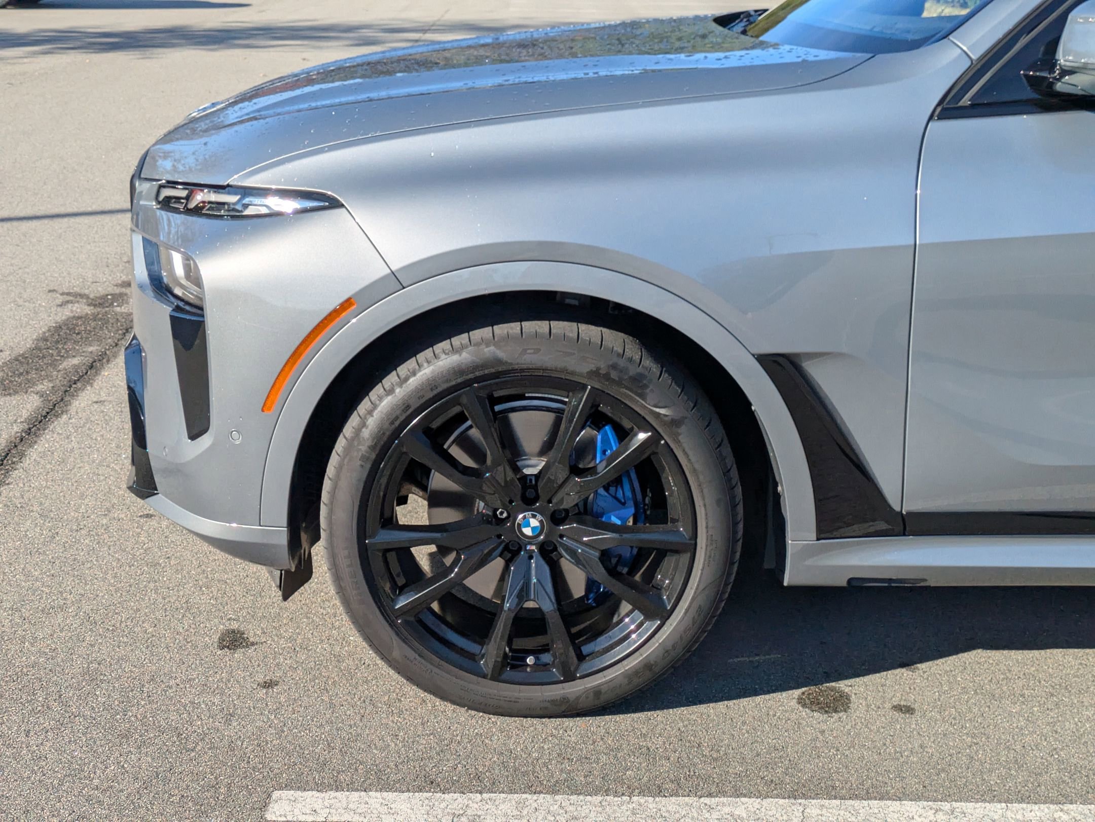 Used 2023 BMW X7 xDrive40i w/ M Sport Package image 11