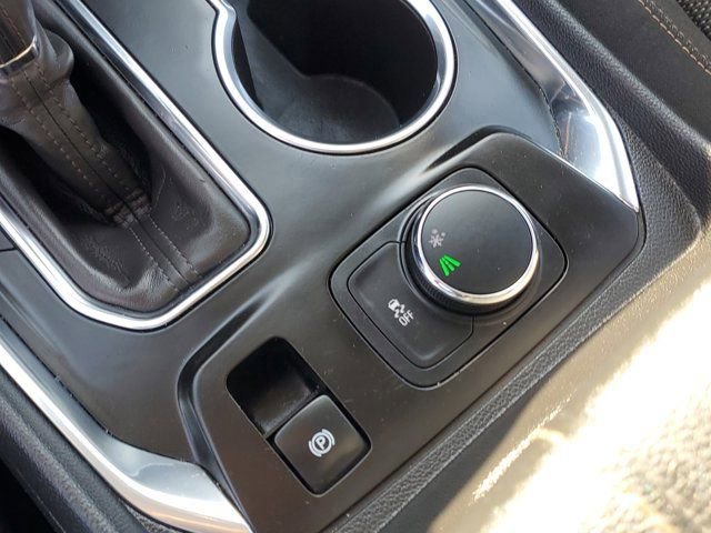 Used 2020 Chevrolet Traverse LT image 28