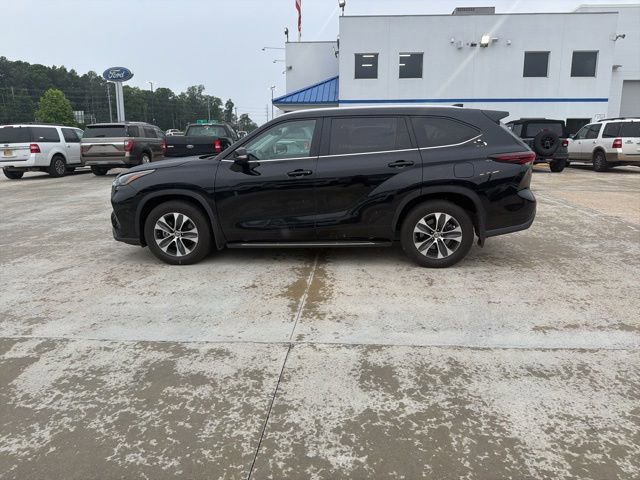 Used 2024 Toyota Highlander XLE AWD/4WD image 13