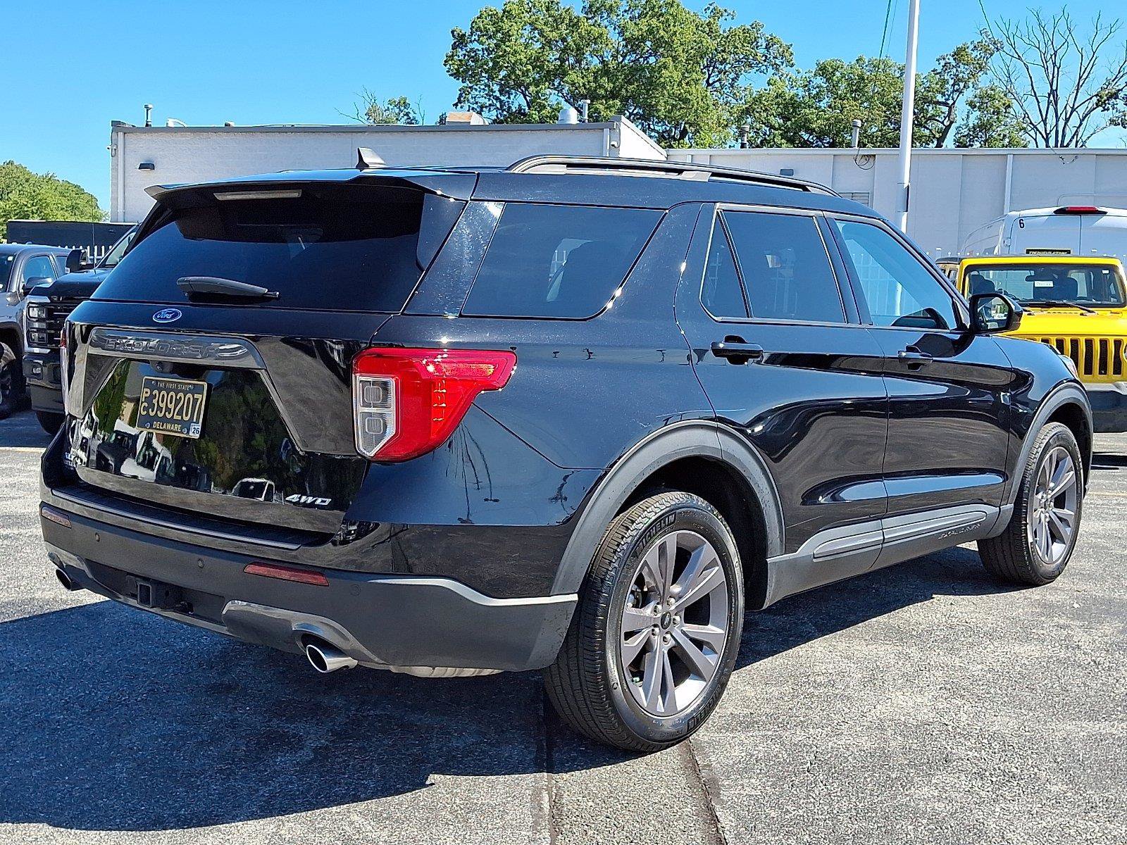 Certified 2023 Ford Explorer XLT w/ Equipment Group 202A AWD/4WD image 6