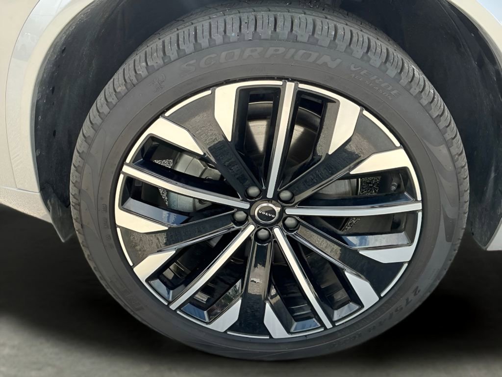 Used 2025 Volvo XC90 B6 Plus image 21