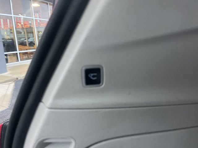 Used 2022 Chrysler Voyager LX image 13