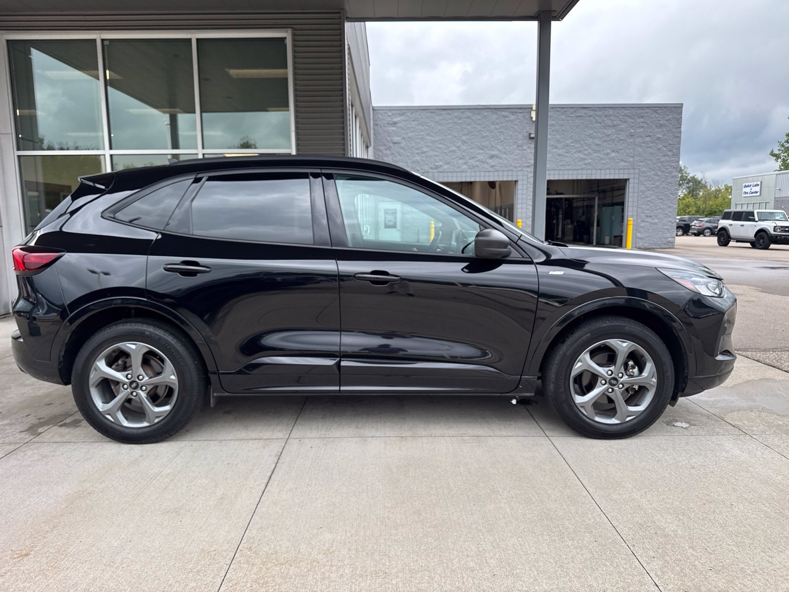 Certified 2024 Ford Escape ST-Line w/ Tech Pack #1 AWD/4WD image 9