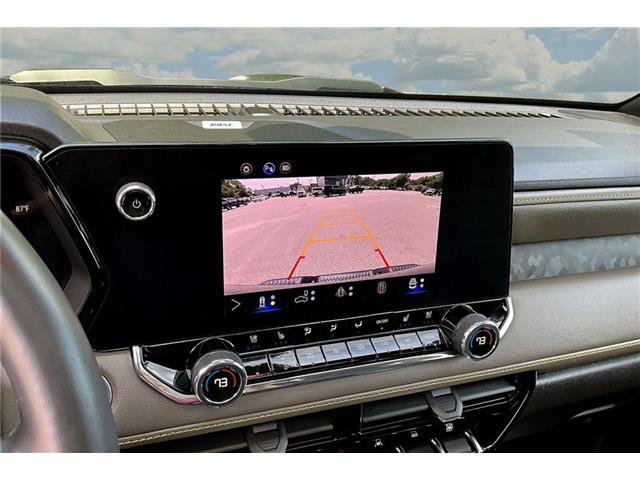 Used 2025 Chevrolet Colorado ZR2 w/ Technology Package AWD/4WD image 17