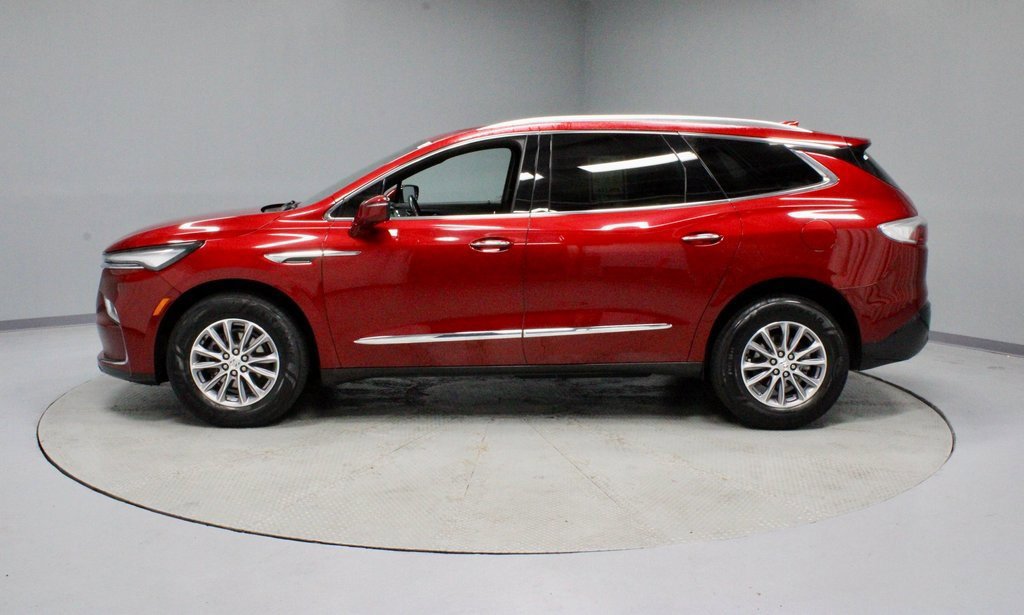 Used 2024 Buick Enclave Premium image 2
