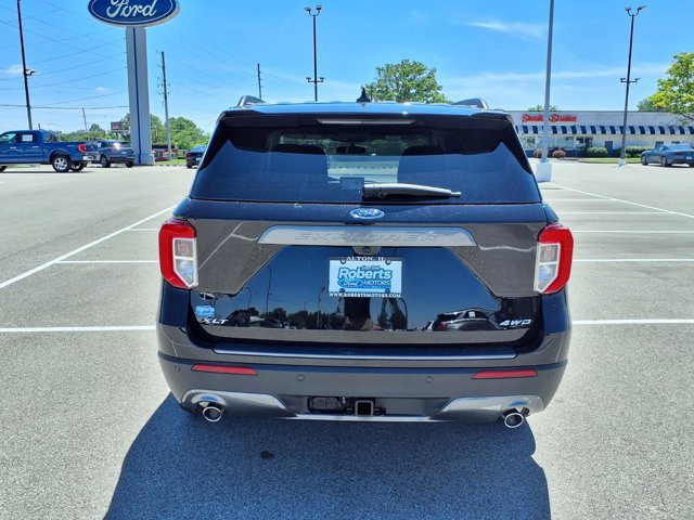 Certified 2024 Ford Explorer XLT w/ Equipment Group 202A AWD/4WD image 4