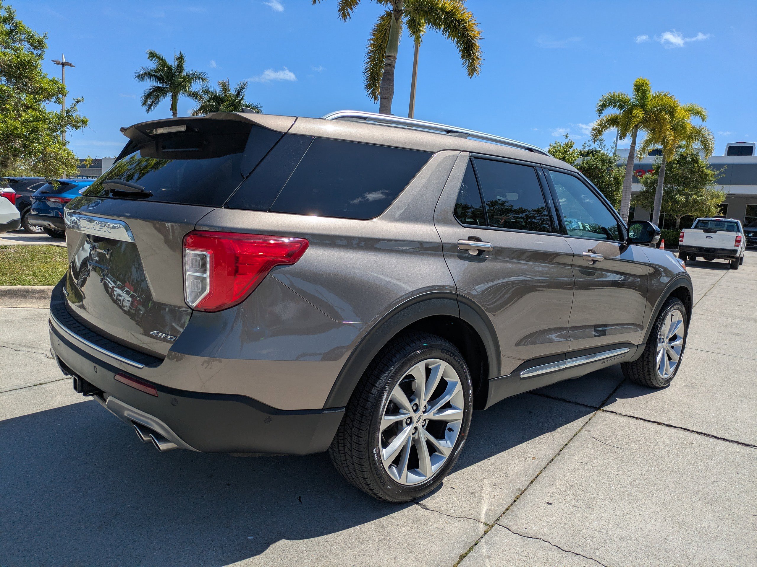 Certified 2021 Ford Explorer Platinum w/ Equipment Group 601A AWD/4WD image 4