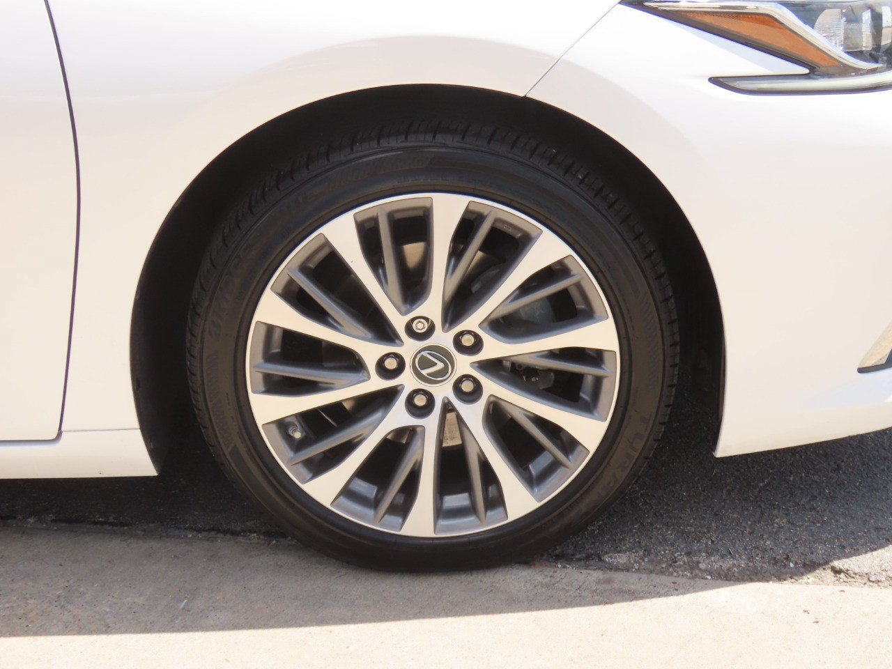 Used 2020 Lexus ES 350 w/ Premium Package FWD image 7