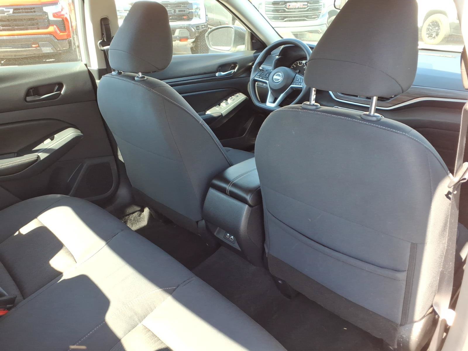 Used 2025 Nissan Altima 2.5 SV FWD image 13