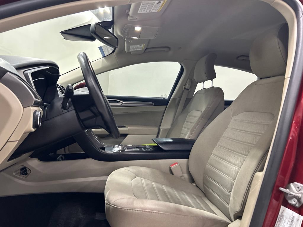 Certified 2019 Ford Fusion SE FWD image 11